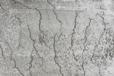 Prasklý vyztužený beton