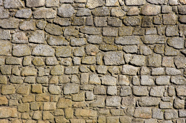 Zvětralá kamenná zeď