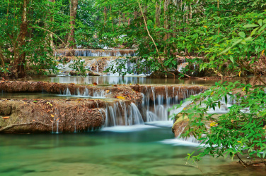 Vodopád v thajském lese