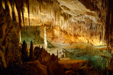 Přírodní jeskyně