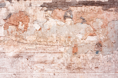 Fragment stěny s trhlinami