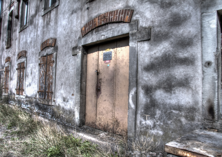 Dveře z elektrické rozvodny