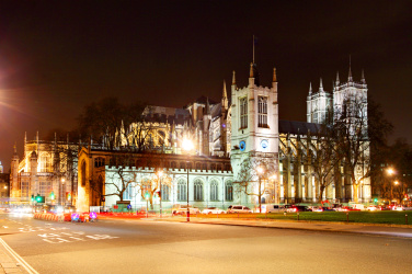 Westminsterské opatství v noci