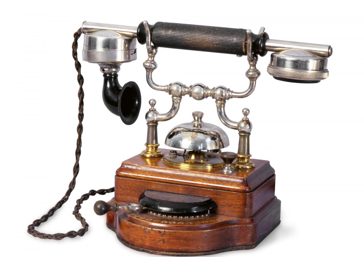 Staromódní telefon