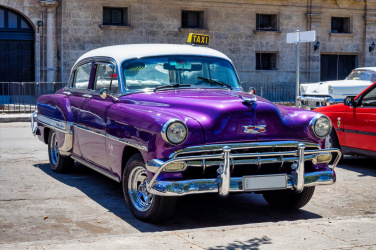 Auto na ulici Havany