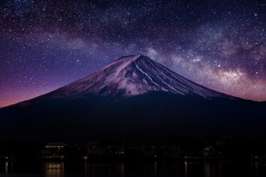 Hora Fudži v noci