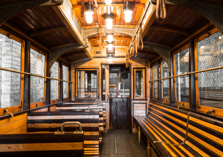Starý tramvajový interiér
