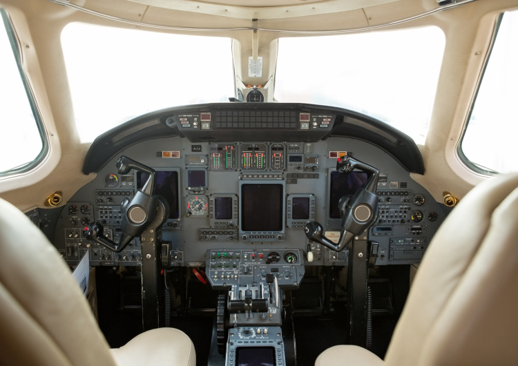 Kokpit obchodního letadla