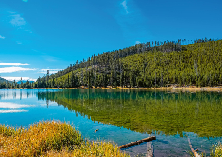 Jezero v Yellowstonu