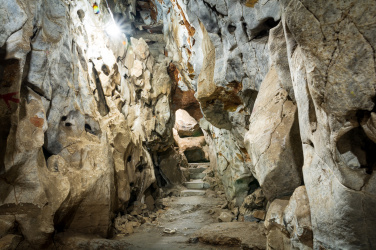 Tajemná jeskyně