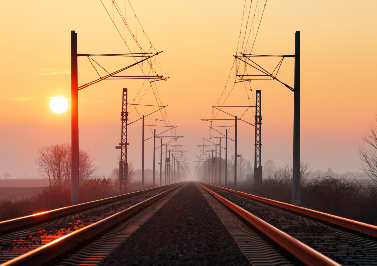 Železnice při západu slunce