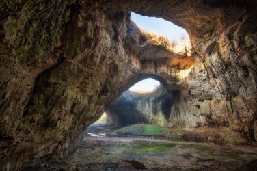 Pohled z jeskyně