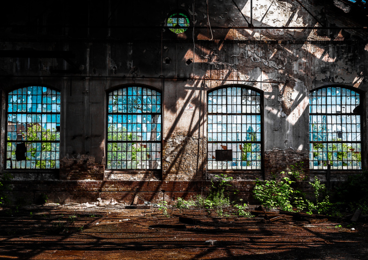 Opuštěný průmyslový interiér