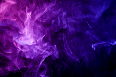 Tmavě fialový kouř