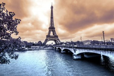 Eiffelova věž v dešti