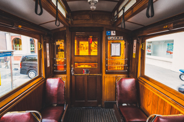 Stará červená tramvaj