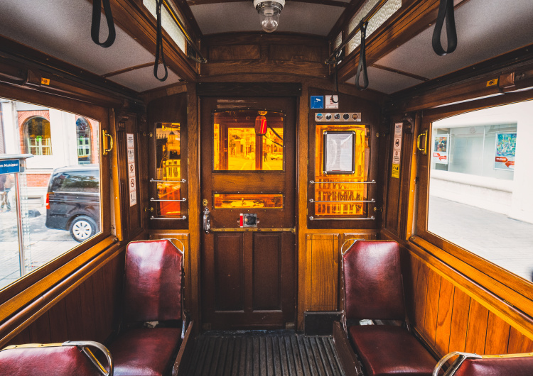 Stará červená tramvaj