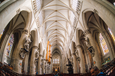 Interiér katedrály IV.